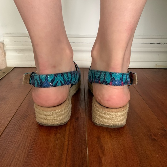 Naturalizer N5 woman’s comfort snakeskin pattern size 7.5 sandals - Picture 5 of 11